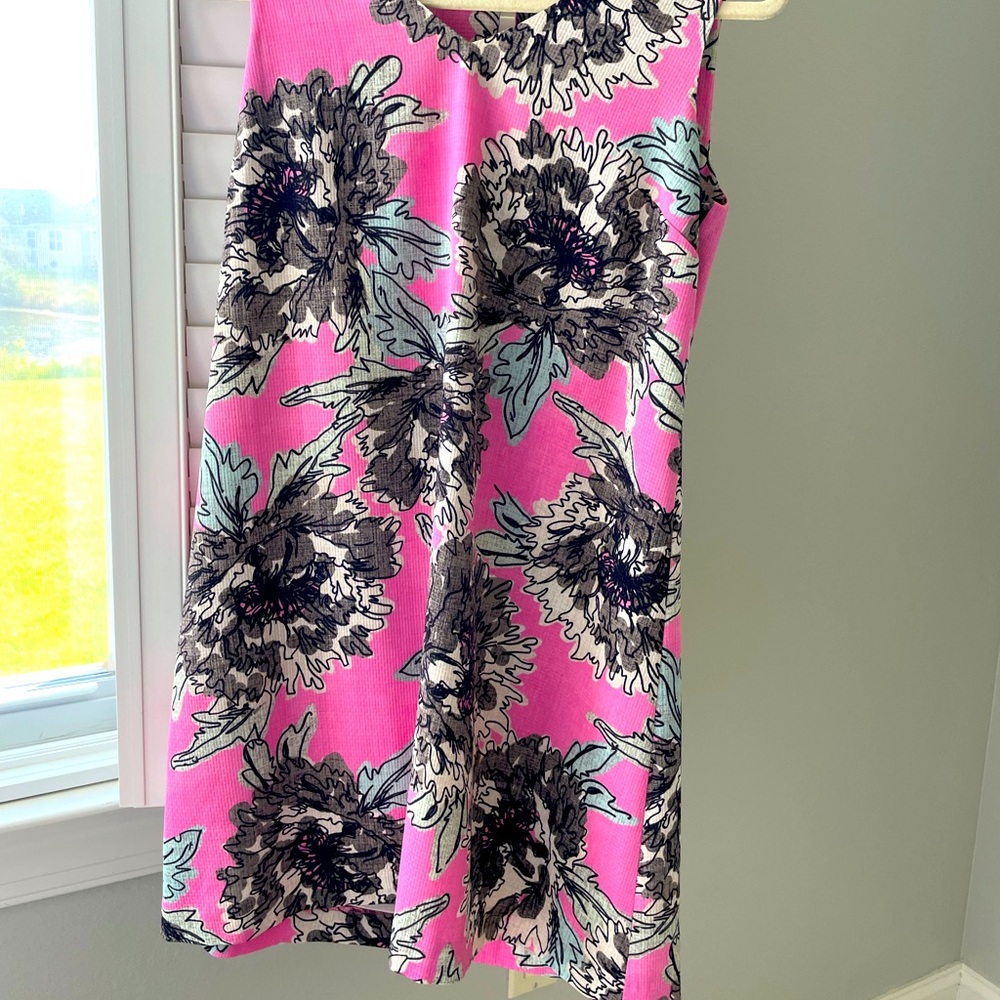 Adorable shift dress, Nic+Zoe. Really nice material. Perfect for a party or work